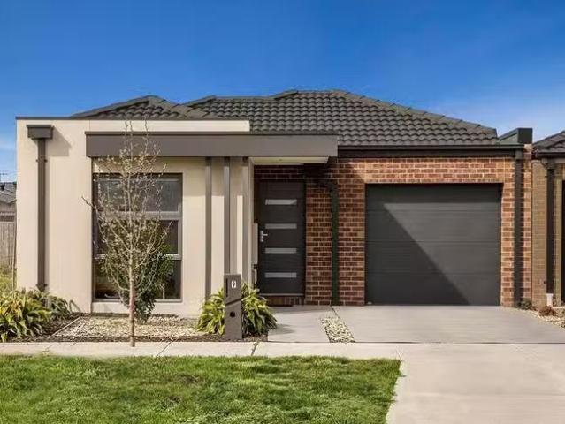 Deal! 3 BR 9 Salcey Way, Mickleham, VIC 3064