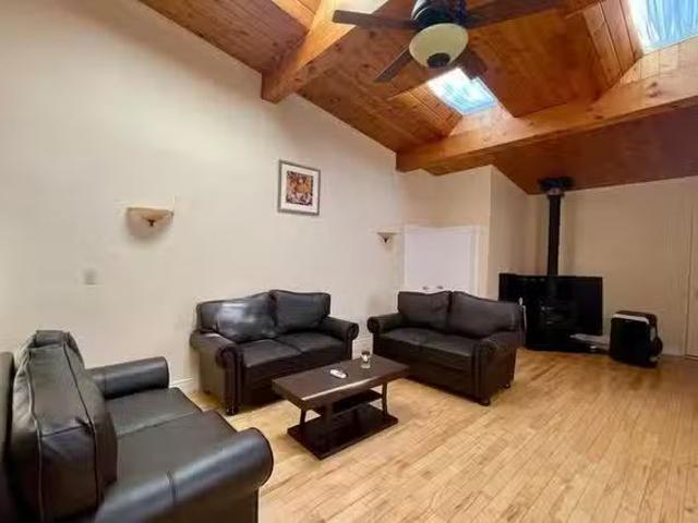 Cheap 3 BR Front Street West