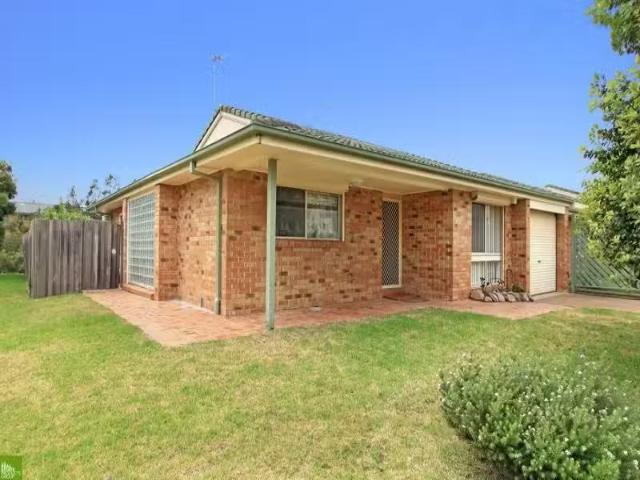 Charming 3 BR Level 1/22/1 Sparta Street, Warilla Apartment fo.