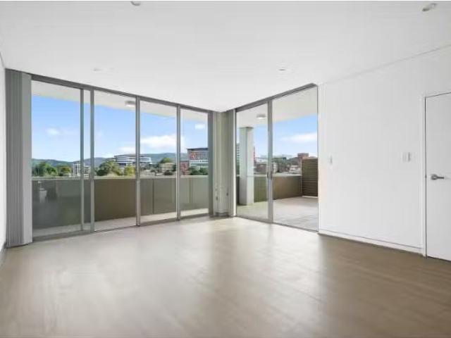 Just in! 3 BR Level 8/104/22 Gladstone Avenue, Wollongong Apar.