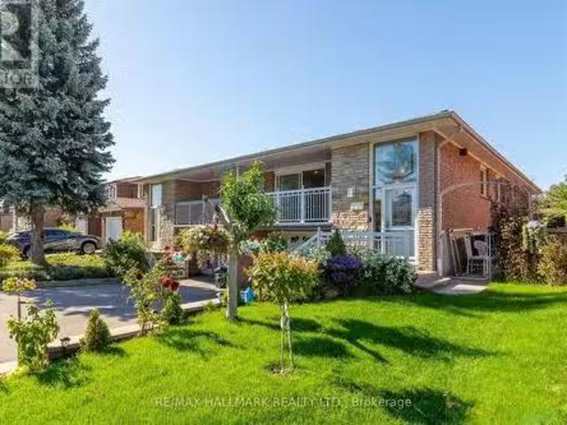 Unique 3 BR Upper 252 Apache Trail, Toronto, ON, M2H 2W4 h.