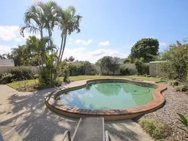Just in! 3 Gladiolus Court, Hollywell, QLD 4216