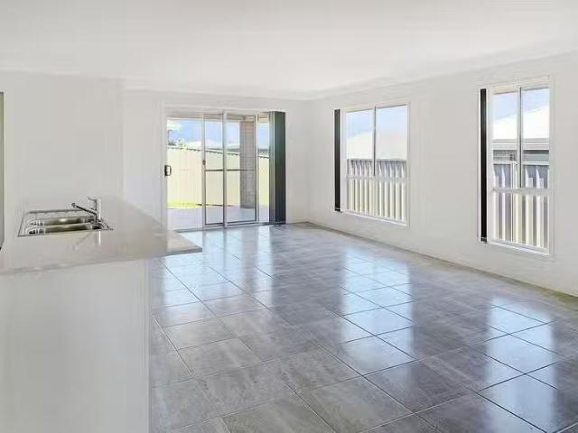 Unique 3 Kelman Drive, Cliftleigh, NSW 2321