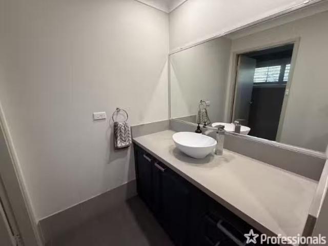 Cozy 3 Ilinga Close, NORTH NOWRA House for rent Listed by Ama.