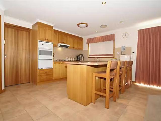 Cheap 3 Jenny Court, Hillside VIC 3037