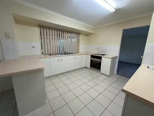 Cheap 3 Lucida Court, Regents Park, QLD 4118