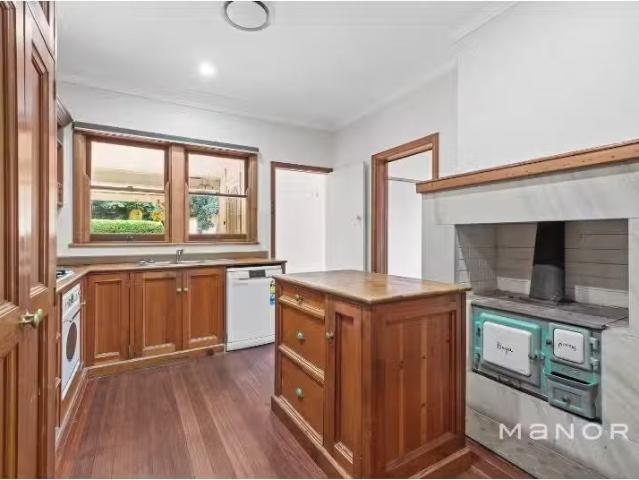 Deal! 3 Northmead Avenue, Northmead House for rent Listed by.