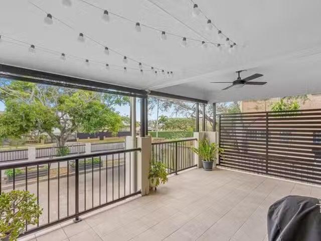 Unique 4/41 Kirkland Avenue, Coorparoo, QLD 4151