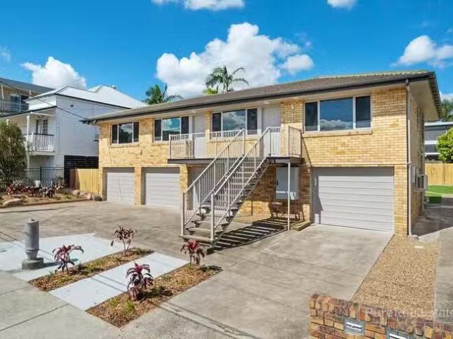 Unique 4/48 Dunellan Street, Greenslopes, QLD 4120