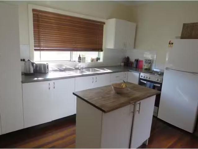 Nice 44 Molong Road, Orange House for rent Listed by Jane Coo.