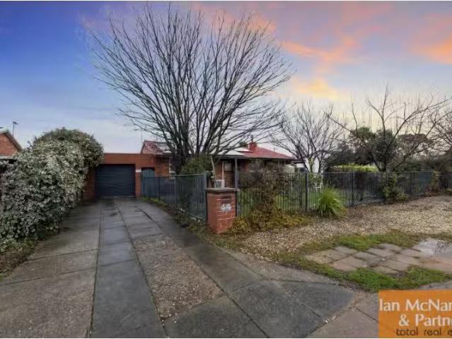 Cheap 44 Banfield Street, Downer House for rent Listed by Pro.