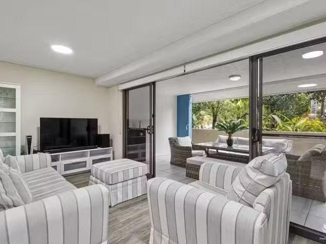 Deal! 4/4 Grand Parade, Parrearra, QLD 4575