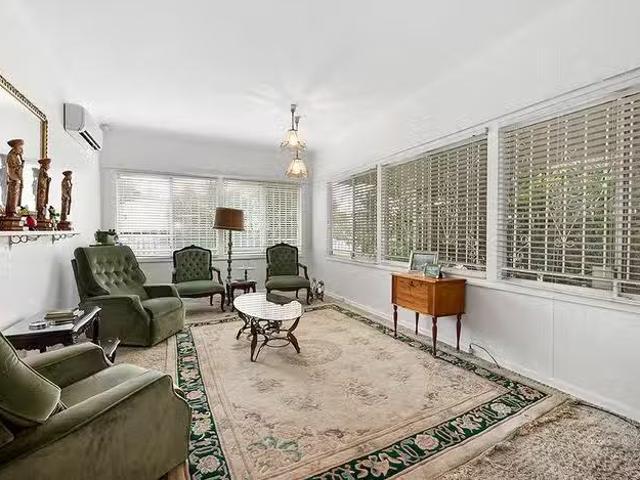 Just in! 44 Thomas Street, Sherwood, QLD 4075