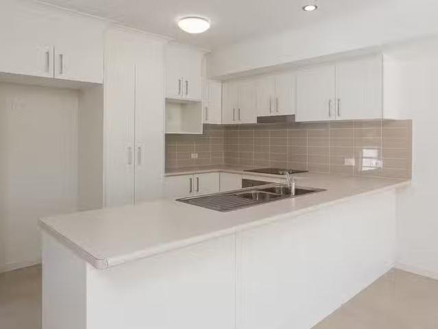 Unique 4/522 Main Road, Wellington Point, QLD 4160