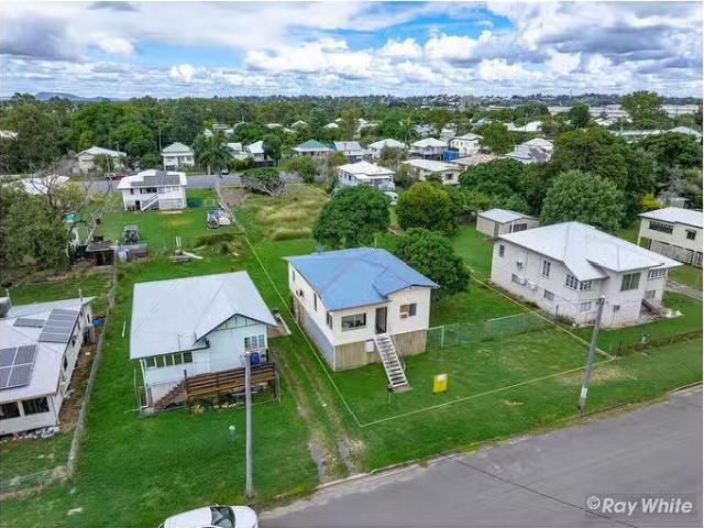 Unique 462 Quay Street, Depot Hill, QLD 4700