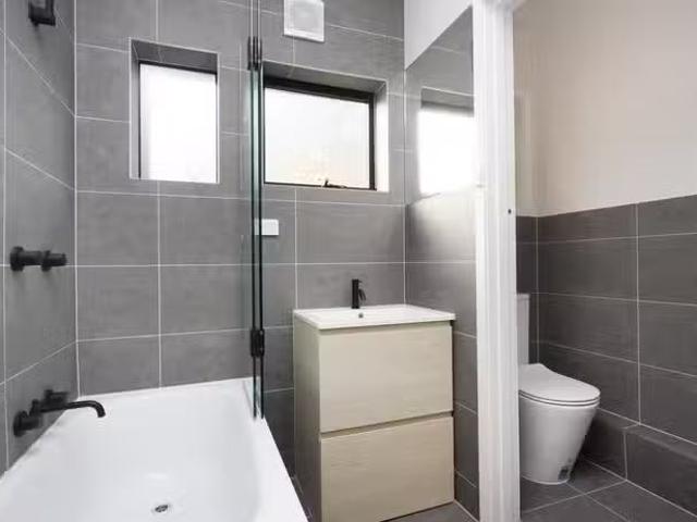 Deal! 4/68 Kernot Street, South Kingsville VIC 3015