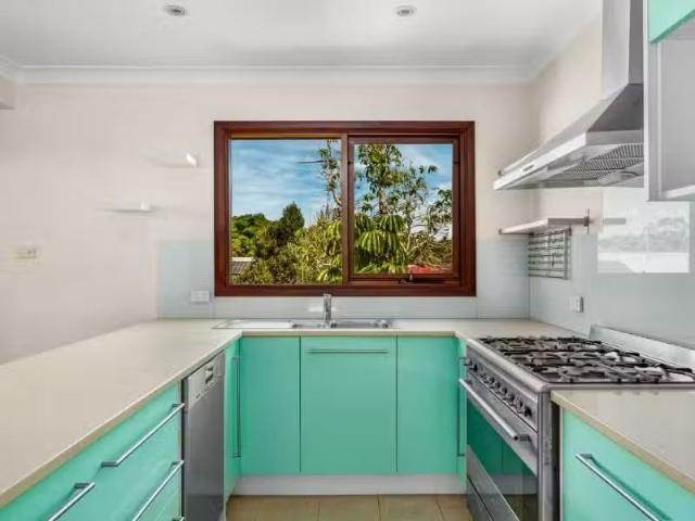 Just in! 46 Avenue Of The Allies, TANILBA BAY House for rent.