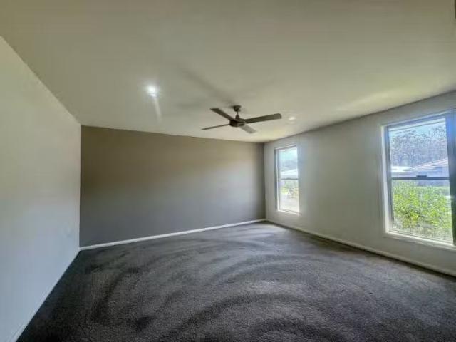Charming 46 Albatross Way, OLD BAR House for rent Listed by H.