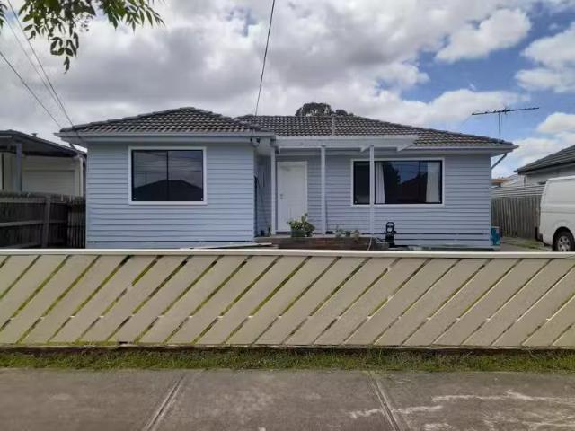 Rental! 46 Andrew Road, St Albans VIC 3021