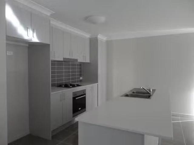 For Rent! 4/6 Pendraat Parade, Hope Island, QLD 4212