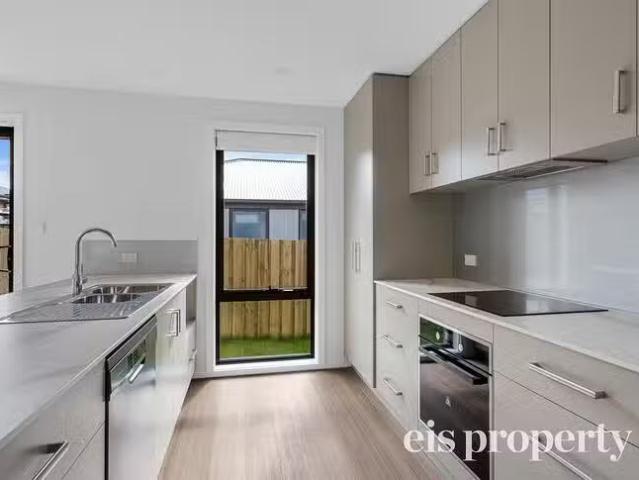 Deal! 4/6 Wyndham Road, Claremont, TAS 7011