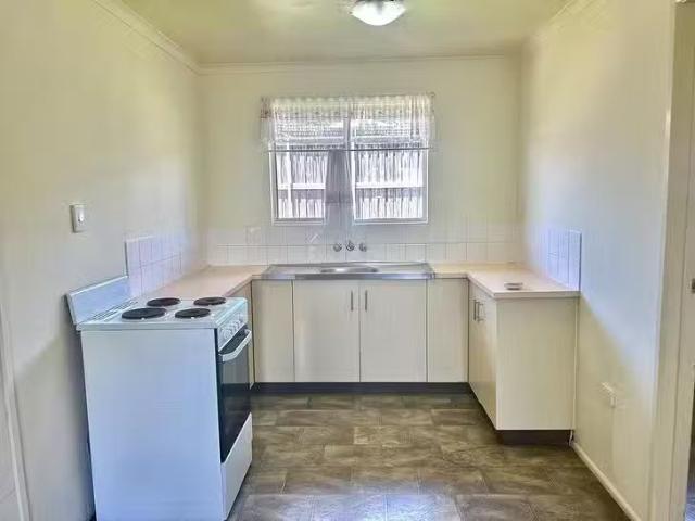 Unique 4/6 Wenitong Street, West Gladstone, QLD 4680