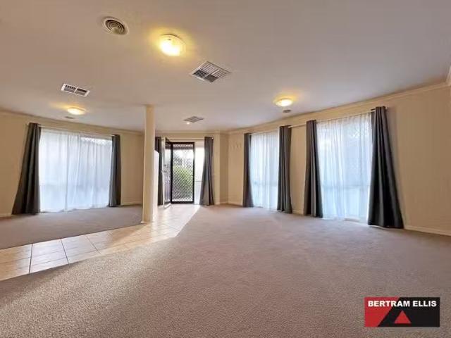 Unique 47/121 Streeton Drive, Stirling Townhouse for rent Lis.