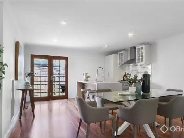 Charming 47 Blazey Road, Croydon South House for rent Listed.