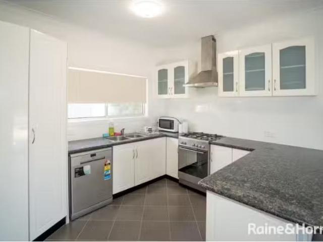 Unique 494 Kooringal Road, KOORINGAL House for rent Listed by.