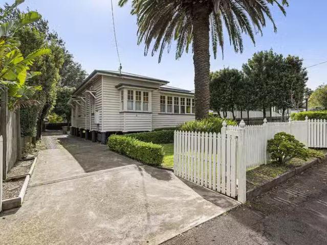 Unique 49 Bridge Street, Mount Lofty, QLD 4350