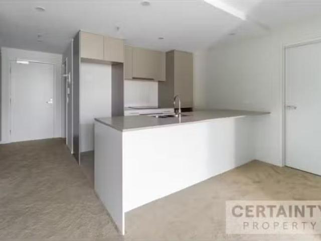 Cozy 409/335 Anketell Street, Greenway Apartment for rent Lis.