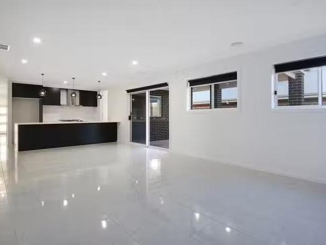 Unique 40 Mulgara Drive, Thurgoona, NSW 2640