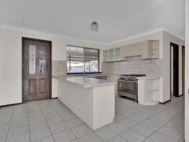 Cozy 40 Merrifield Avenue, Kelmscott, WA 6111