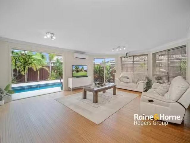 Just in! 40 Barrington Drive, Woongarrah, NSW 2259
