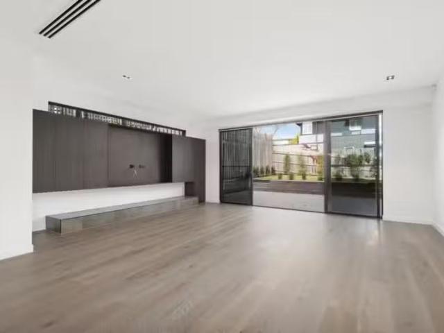 Just in! 40a Winton Road, Ashburton VIC 3147 Townhouse For L.