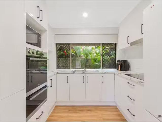 Charming 4/11 Boyd Street, Tweed Heads Apartment for rent Lis.