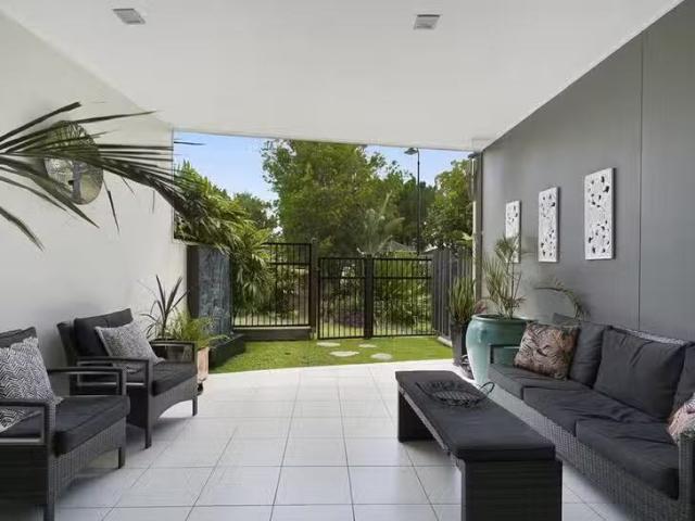 Just in! 4/11 Cezaire Avenue, Varsity Lakes, QLD 4227