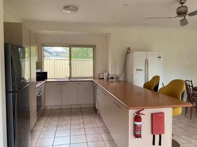 New 4/11 Desert Falls Crescent, Parkwood, QLD 4214