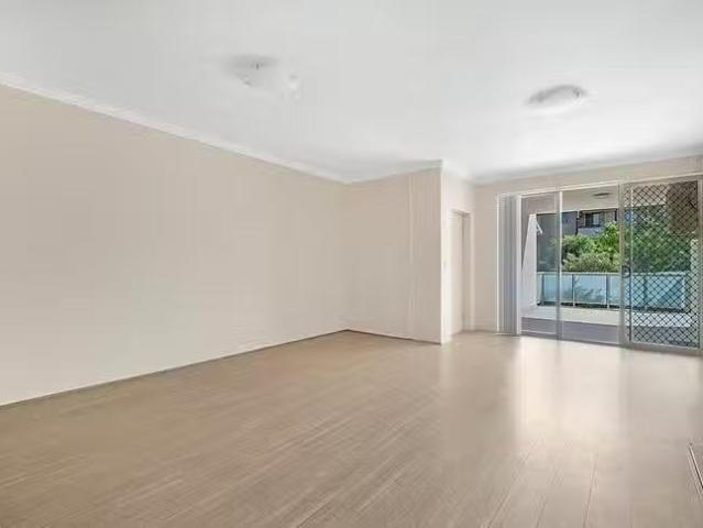 Cheap 4/12 14 Lydbrook Street, Westmead, NSW 2145