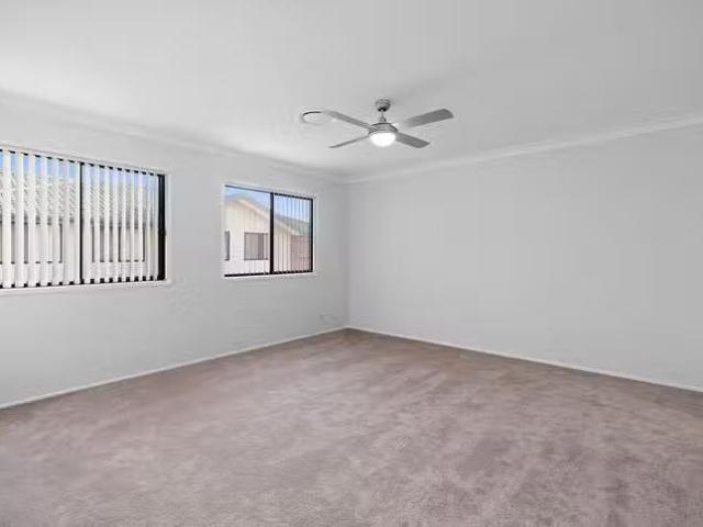 Just in! 4/153 Cresthaven Avenue, Bateau Bay, NSW 2261