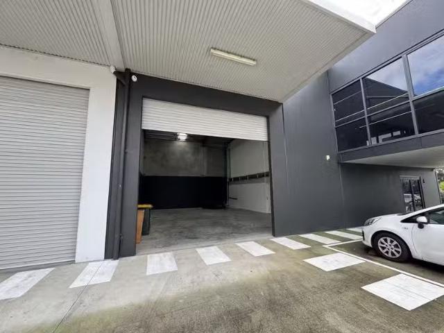 Deal! 4/15 Flinders Parade, North Lakes, QLD 4509 Industrial.