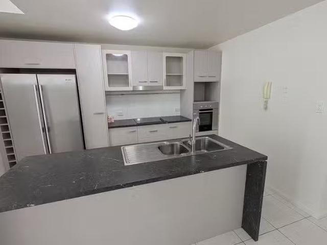 Cheap 4/15 Mclean Street, Cairns North, QLD 4870