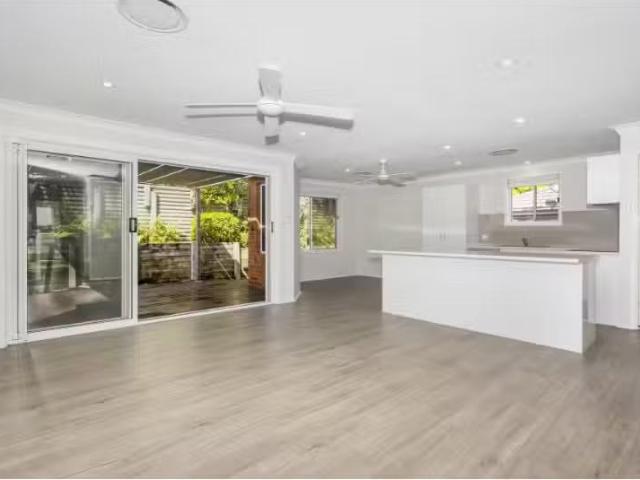 Unique 4/15 Madeleine Avenue, Charlestown Townhouse for rent.