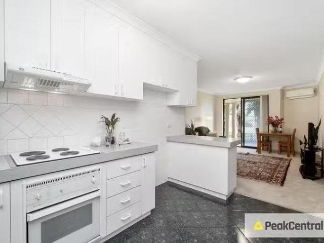 Cozy 4/1 Cale Street, Como, WA 6152