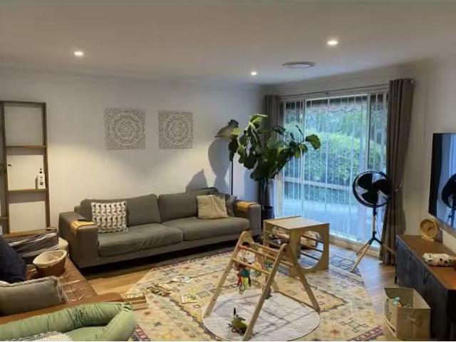 Deal! 41 Hoskin Street, North Nowra House for rent Listed by.