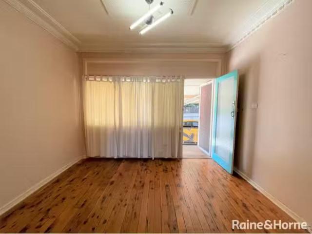 Charming 4/23 Tucker Street, TURVEY PARK Apartment for rent L.