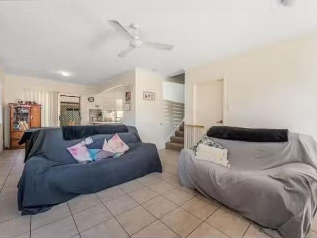 Charming 42/1 31 Elsie Street, Kallangur Townhouse for rent L.