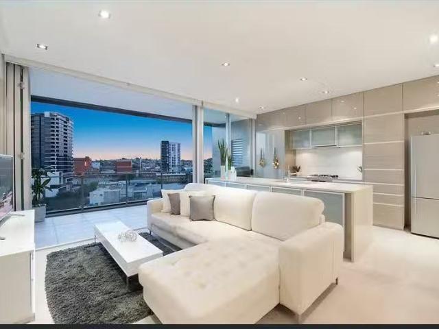 Unique 42/205 Coronation Drive, Milton, Milton Apartment for r.