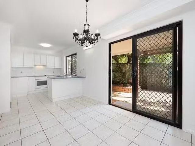 Nice 4/26 Dorinda Street, Greenslopes, QLD 4120