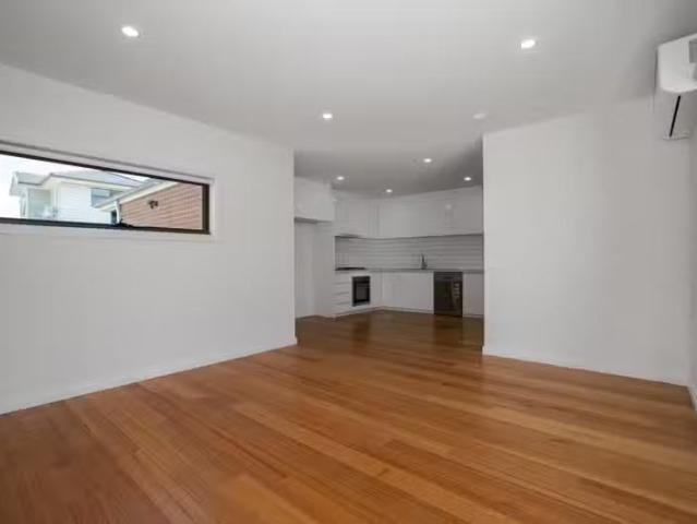 Unique 4/28 Romsey Avenue, Sunshine North VIC 3020